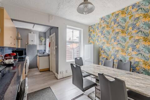 Готель Highfields House - Free Wifi - Free Local Parking Шеффілд Екстер'єр фото