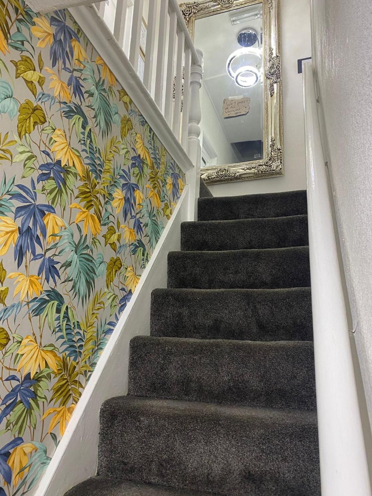 Готель Highfields House - Free Wifi - Free Local Parking Шеффілд Екстер'єр фото