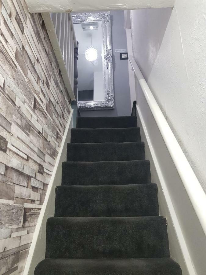 Готель Highfields House - Free Wifi - Free Local Parking Шеффілд Екстер'єр фото